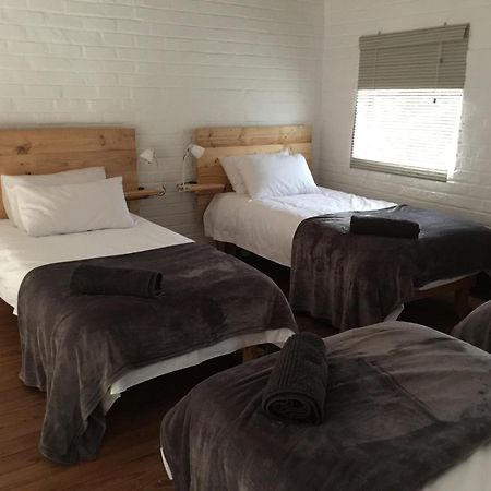 Stone'S Throw Villa Херманус Екстериор снимка